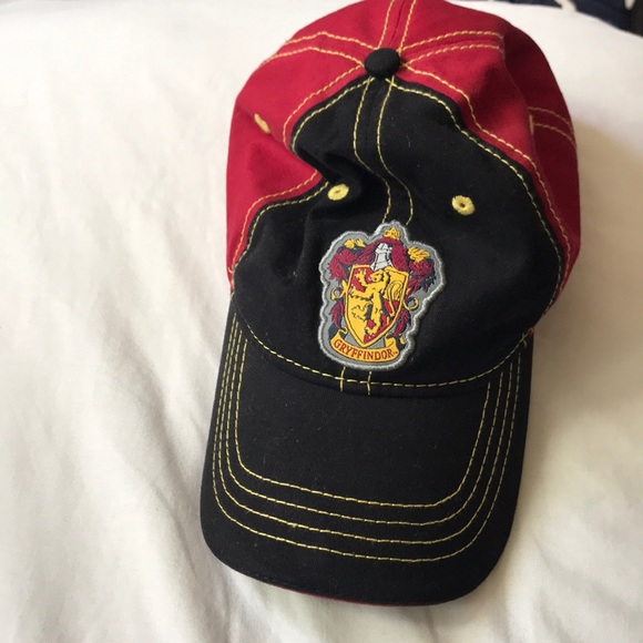 Universal Accessories - Harry Potter Gryffindor Hat Universal Accessories - Harry Potter Gryffindor Hat